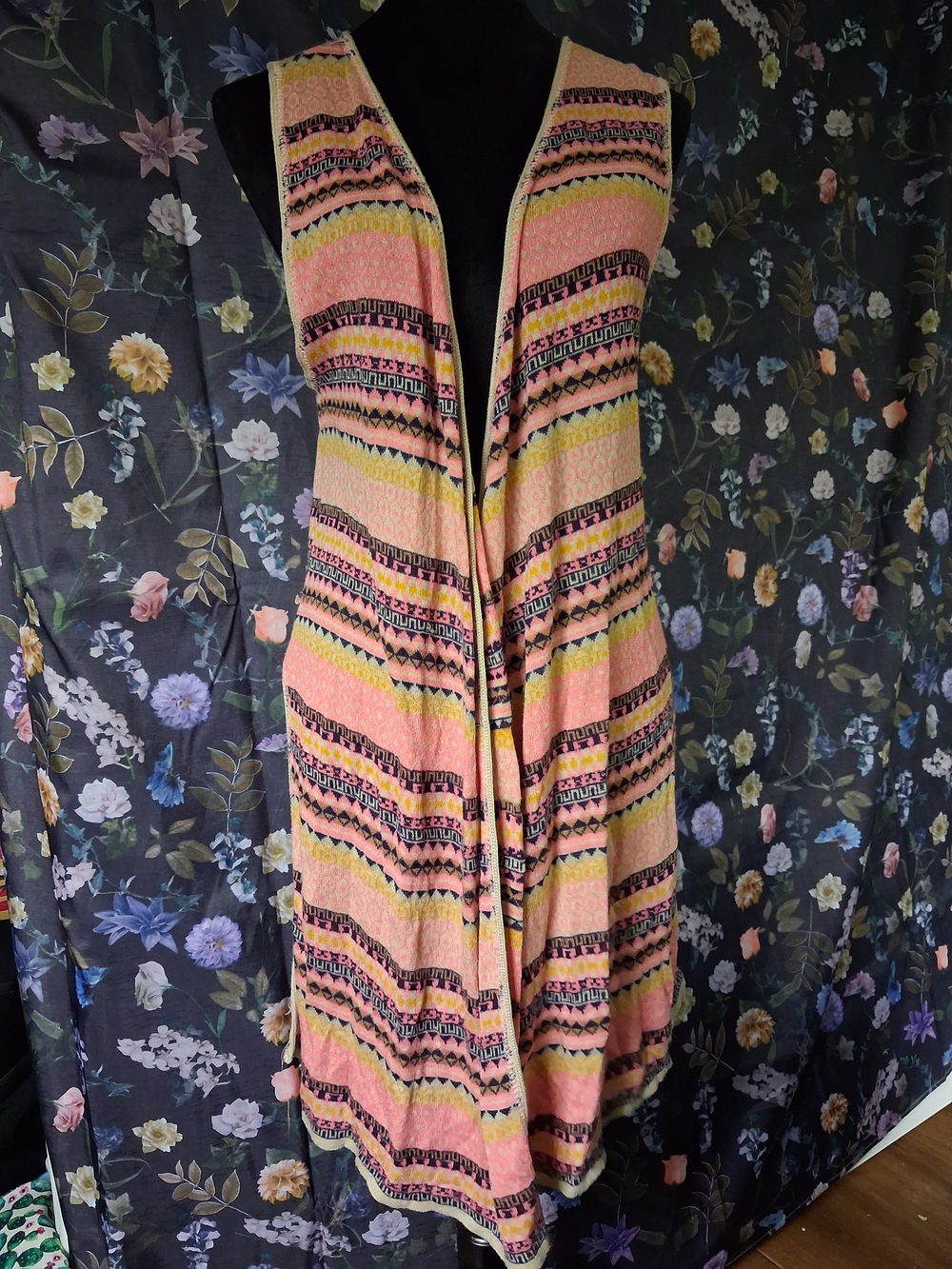Sleeveless Pink Patterned V-Neck Maxi Cardigan